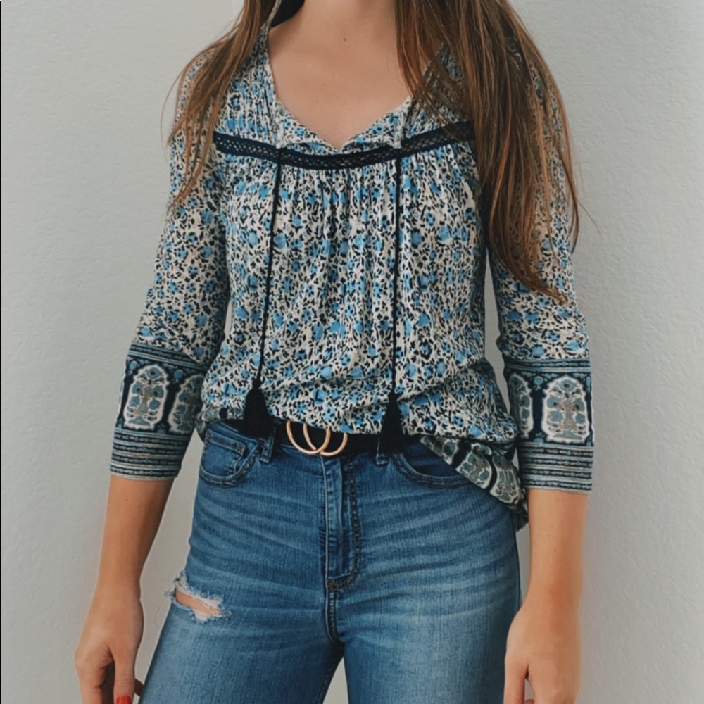 long sleeve, turquoise pattern v-neck